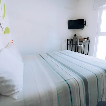 Sleep & Fly Luisa Guest house *